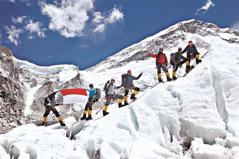 Jun 10, 2019 · Here's what climbing Everest is really like, according to 10 people who've done it. ... Kami Rita Sherpa shares a wave and a smile after climbing Mount Everest his 22nd time in Kathmandu, Nepal on ... 